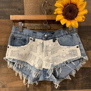 TOBI Embroiled Shorty